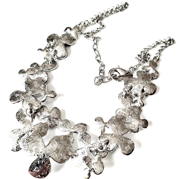 SPOUTNIK Silver Chain Link Multi-grey Textured Floral Shapes Necklace - Picture 11 of 11